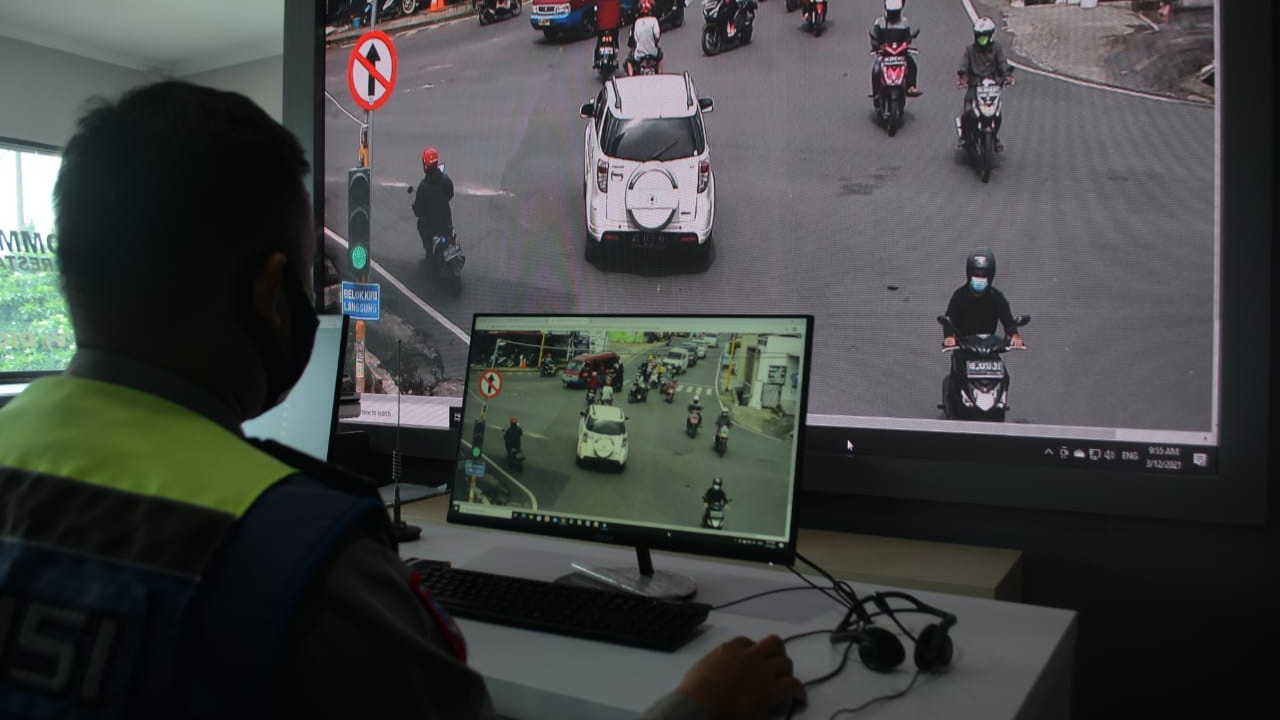 Begini Cara Pak Polisi Tindak Kendaraan Tanpa Plat Dari Jerat Tilang Elektronik