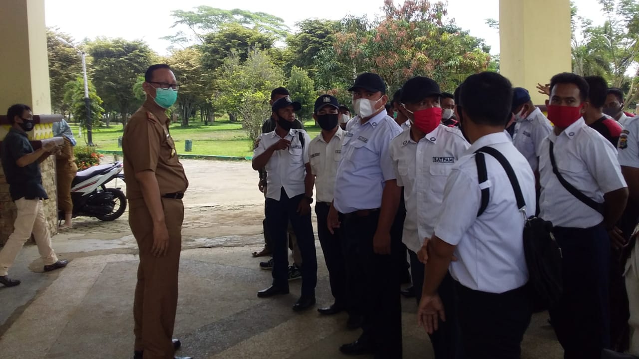 Honor Dipangkas, Satpam Pasar Ngluruk Kantor Bupati Lamtim