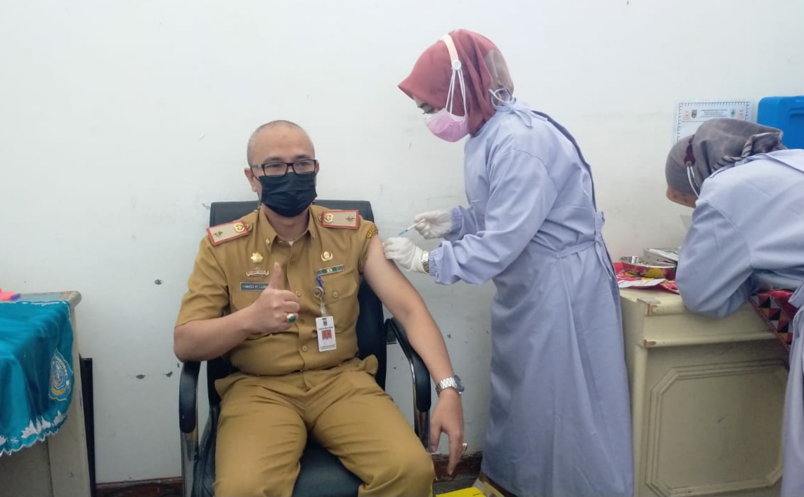 Sekkab dan Kepala OPD Tanggamus Dapat Vaksin Dosis Pertama