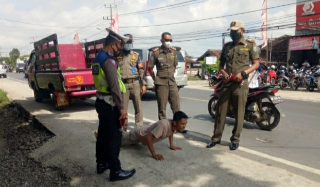 Tidak Pakai Masker, Belasan Warga Dapat Sanksi Push Up