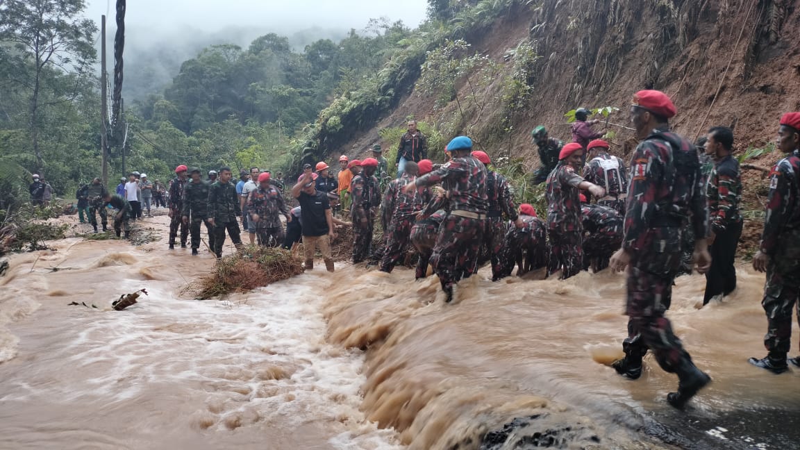 Sempat Longsor, Jalur Liwa-Krui Sudah Bisa Dilalui