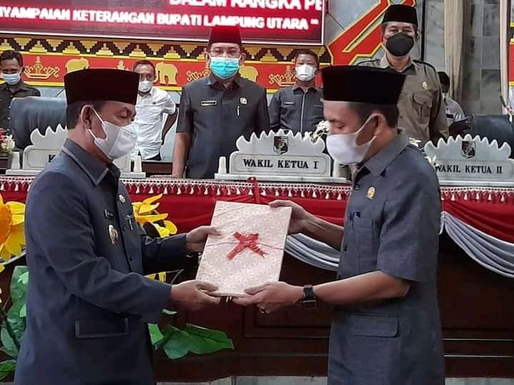 Bupati Lampura Sampaikan LKPJ Tahun Anggaran 2020