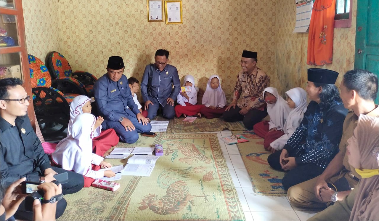 Anggota DPRD Pesbar Galang Dana untuk Perbaikan SDN 109 Krui