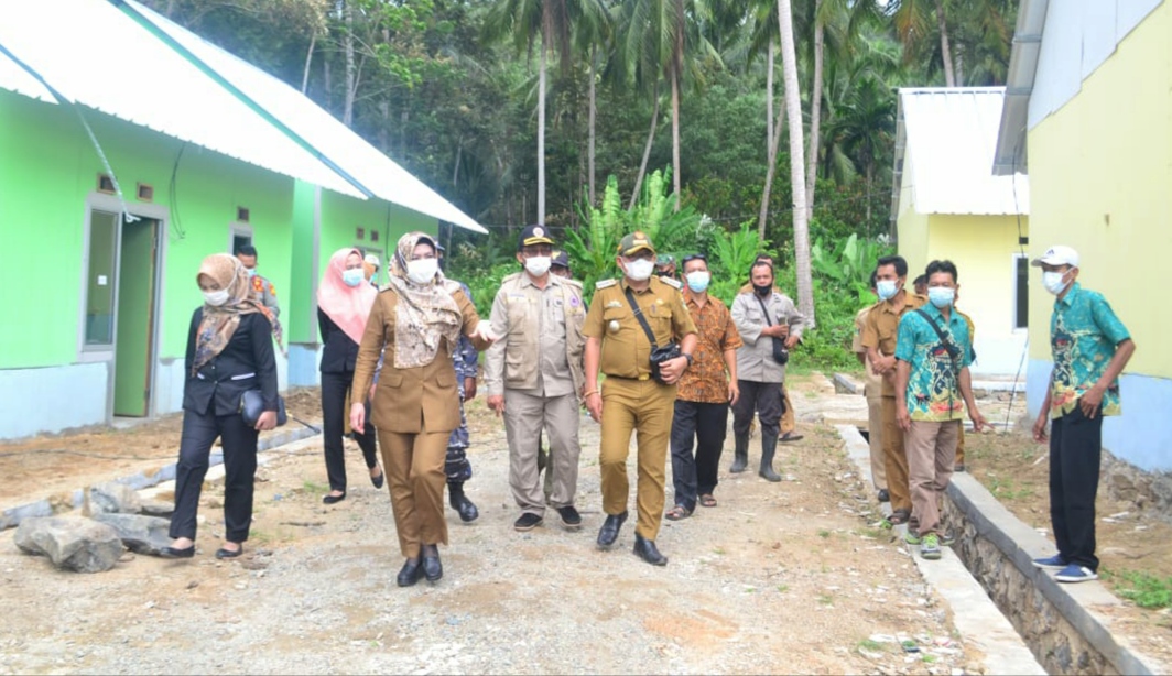 Kunjungi Kelumbayan, Bupati Tinjau Pembukaan Jalan Hingga Pembangunan Rumah Pasca Tsunami