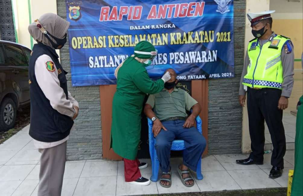 Cek Suhu Pengemudi dan Penumpang Travel