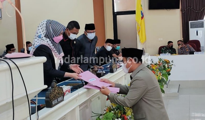 Beri Catatan, DPRD Setujui LKPj. Bupati Tanggamus Tahun Anggaran 2020
