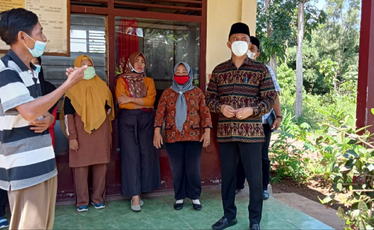 Tinjau SD Terdampak Puting Beliung di Negerikaton