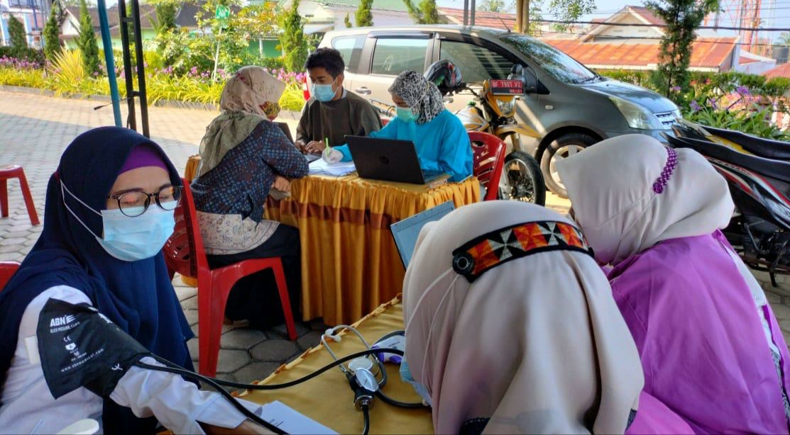 Guru di Tanggamus Mulai Mendapat Vaksin Covid-19 Dosis Pertama