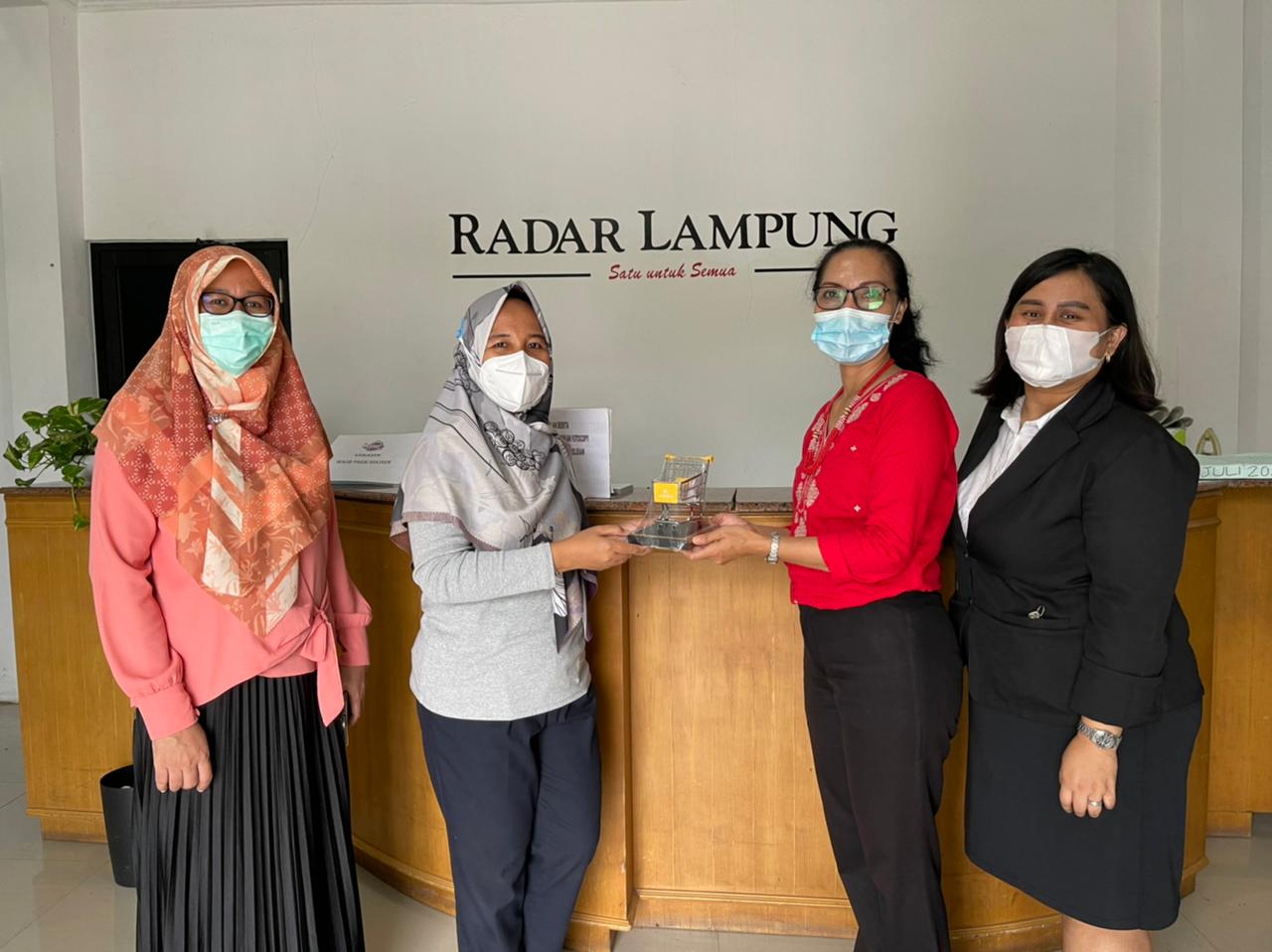 Tim Promosi Chandra Super Store silaturahmi ke Radar Lampung