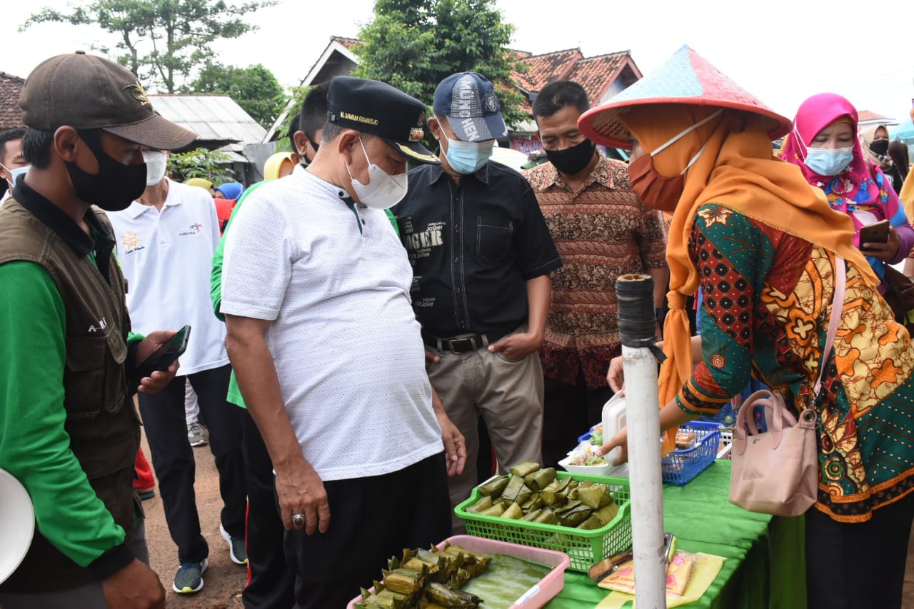 Pasar Rakyat di Lamtim Bergeliat, Bupati : Pemkab Siap Bantu
