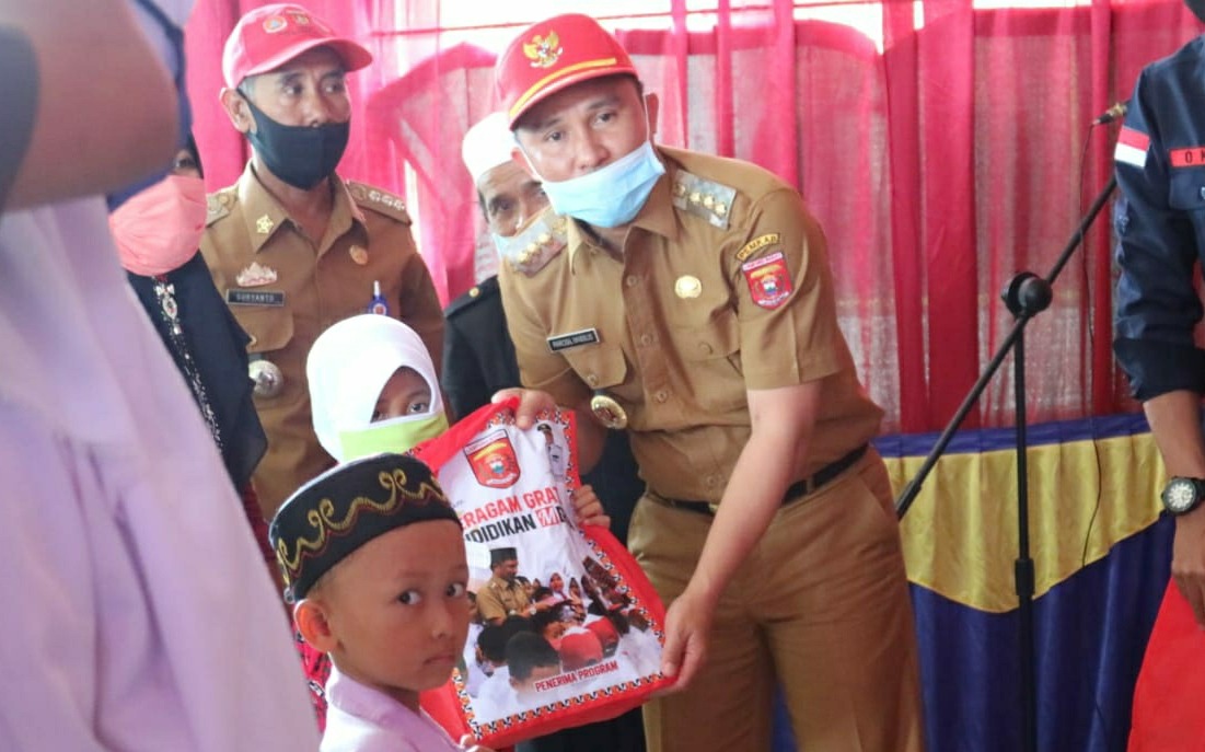 Program Seragam Sekolah Gratis Ditenderkan, Pemkab Lambar Siapkan Rp6 M