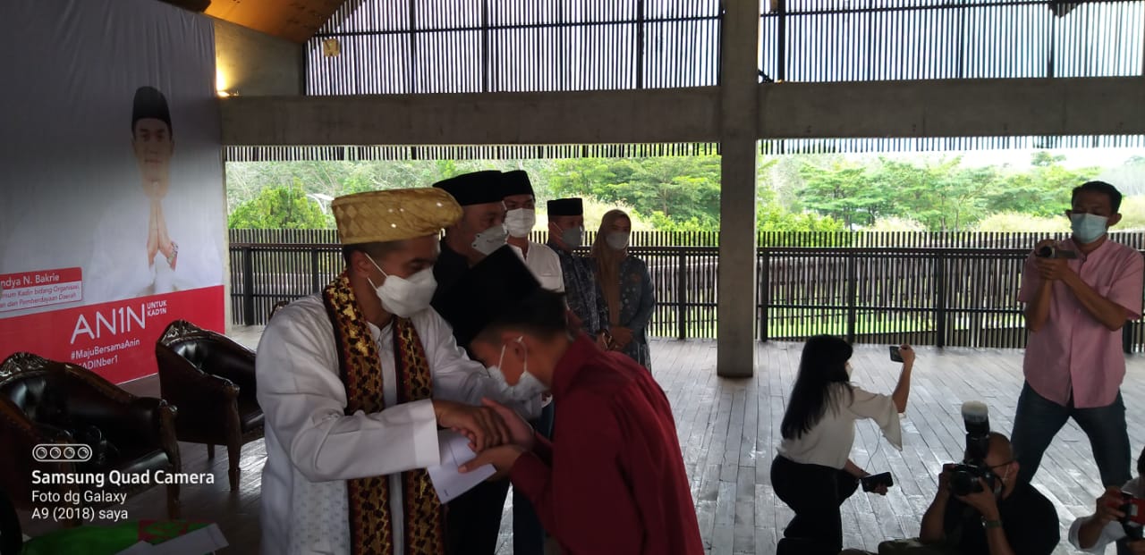 Kunjungi Tubaba, Anindya Bakrie Serahkan Santunan ke Anak Yatim