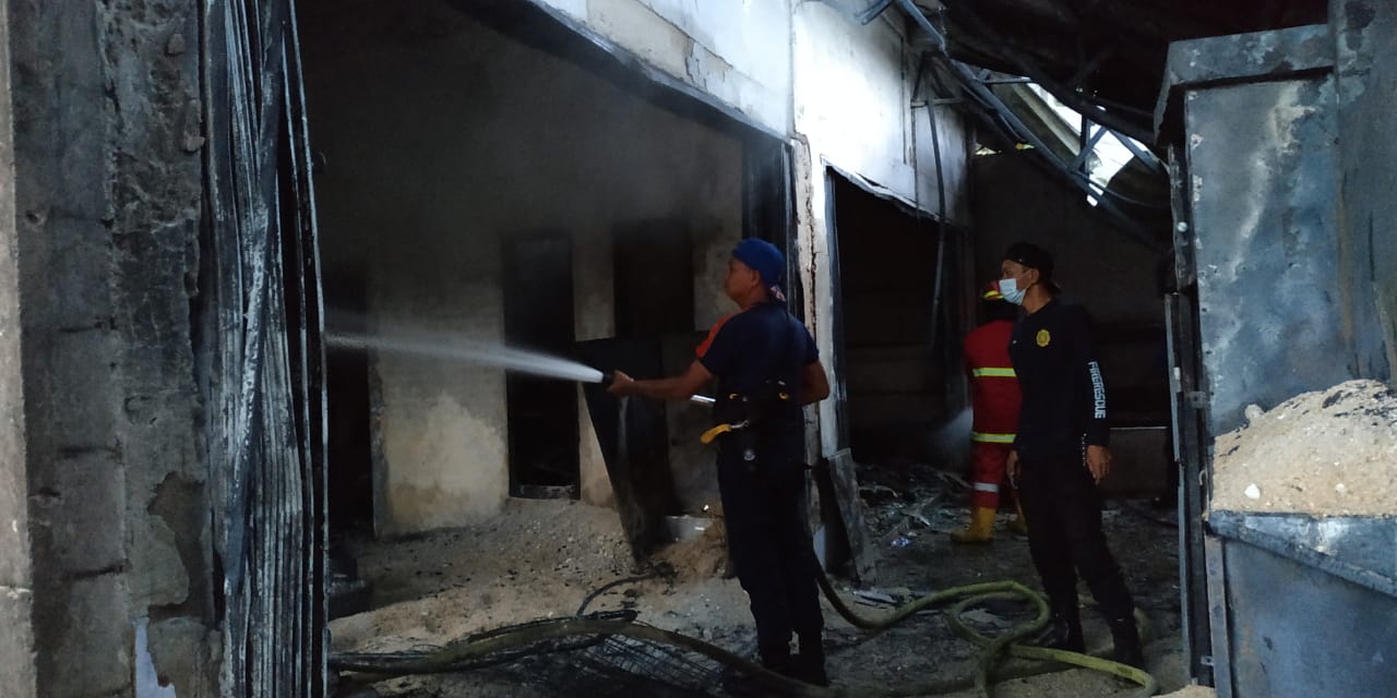 Api Hanguskan Kios, Pemilik Alami Luka Bakar
