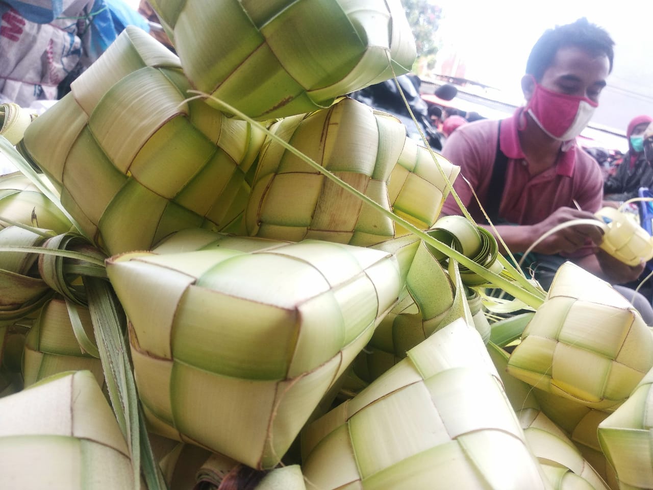 KETUPAT LEBARAN