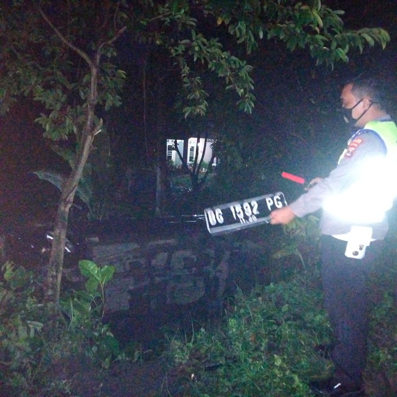 Menyalip, Avanza Terlibat Tabrakan Beruntun