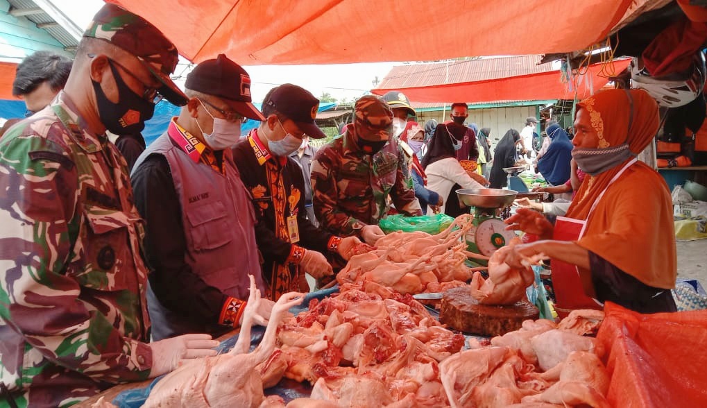Disbunnak-Kodim 0422/LB Temukan Daging Ayam Busuk dan Hati Sapi Mengandung Cacing