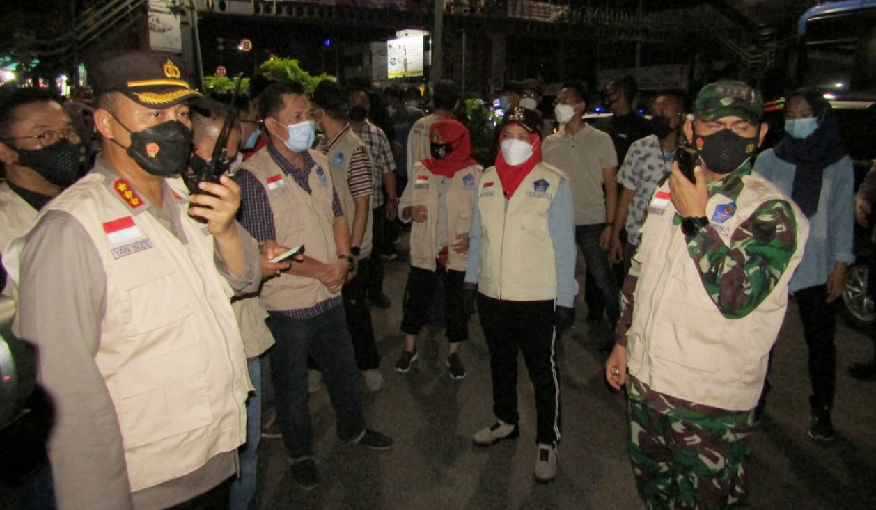 Keliling Malam Takbiran, Bunda Eva Temukan Kerumunan dan Warung Buka Melebihi Jam Operasional