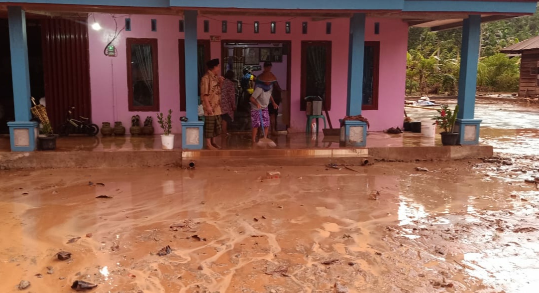 Sungai Karang Tengah Meluap, Pemukiman di Tembelang Terendam