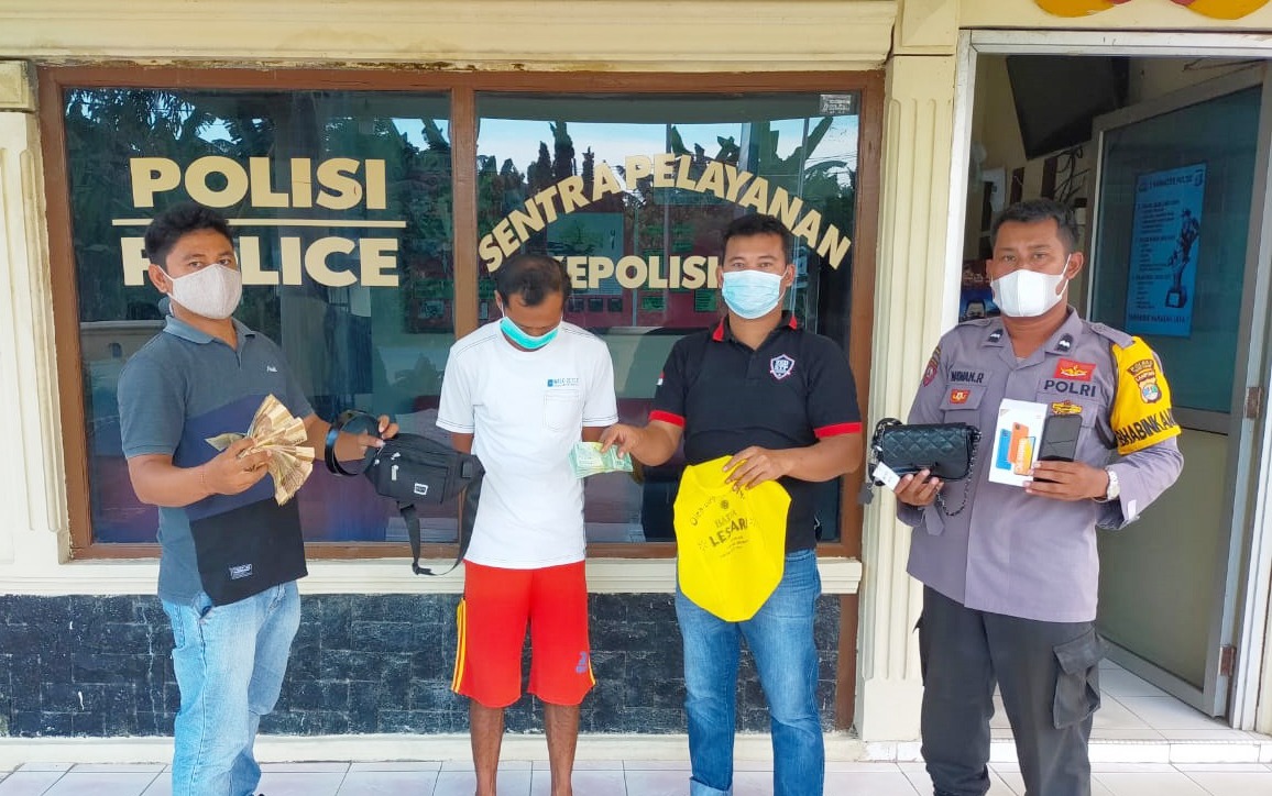 Mobil Pecah Ban, Uang Rp200 Juta Raib Digondol Maling