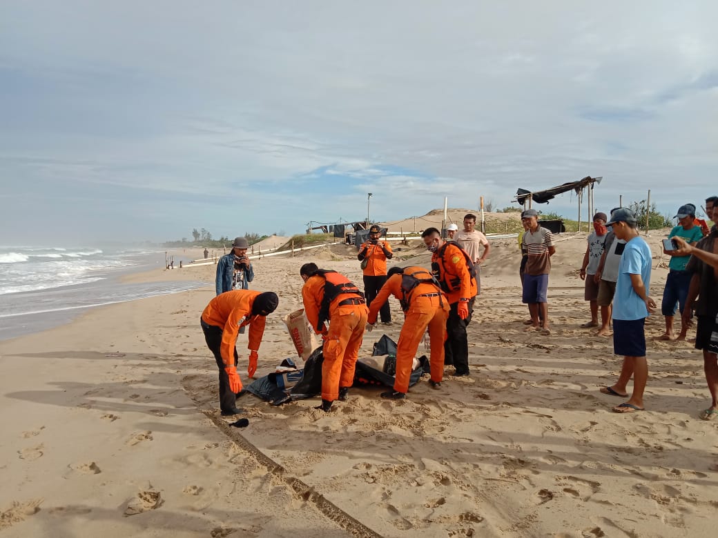 Korban Terseret Ombak Pesisir Barat Ditemukan Tim SAR