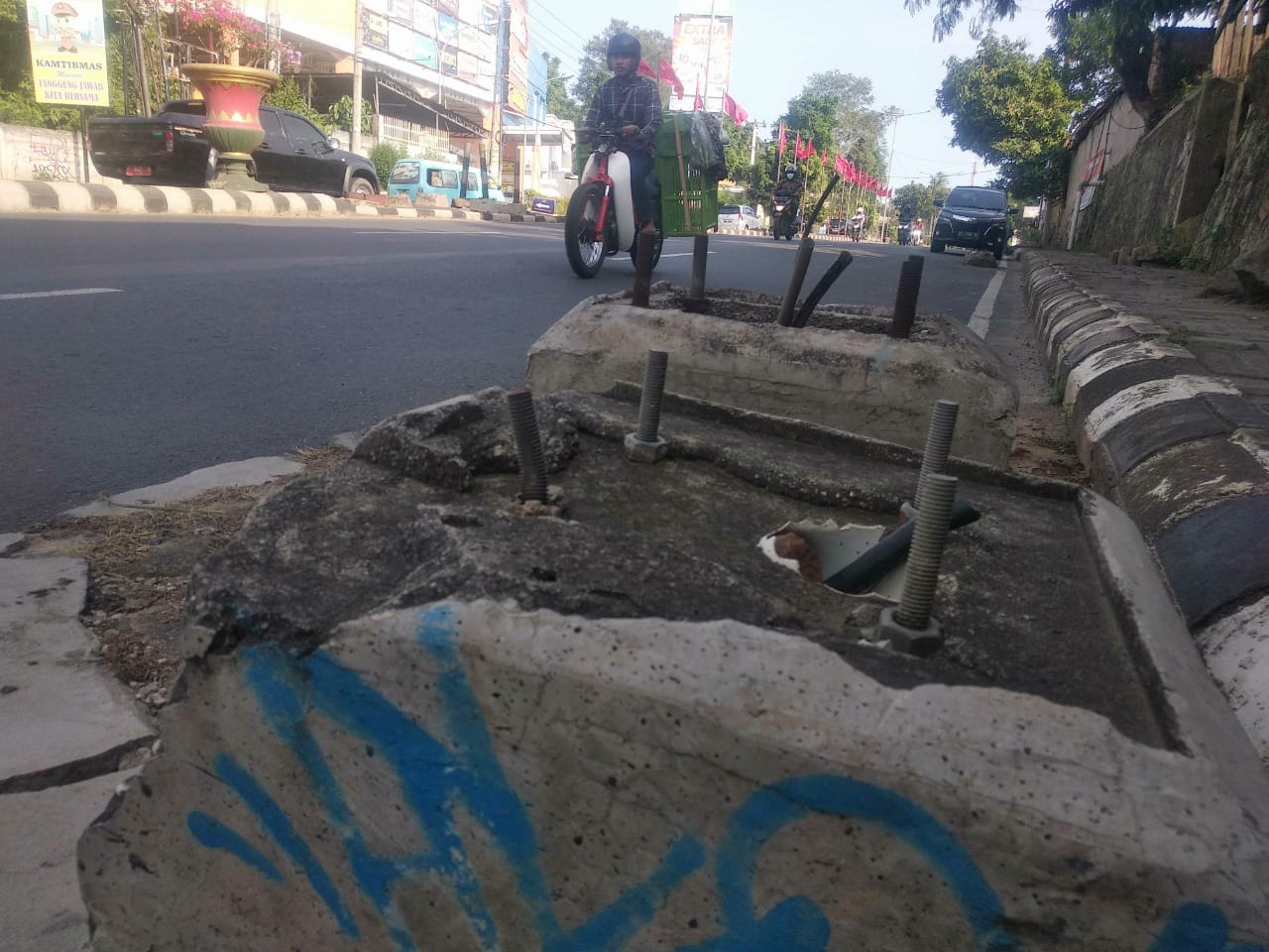 BERBAHAYA