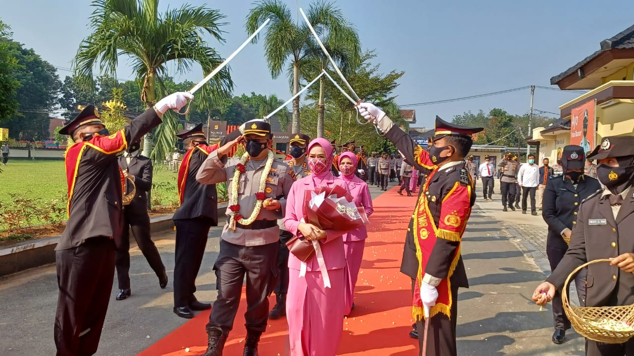 Pedang Pora Sambut Kedatangan AKBP Zaky Sebagai Kapolres Lamtim