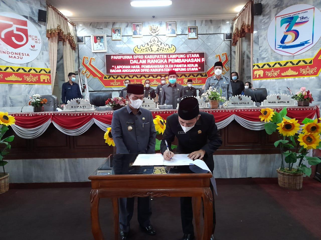 Tok! DPRD Lampura Sahkan LKPJ Bupati Tahun 2020