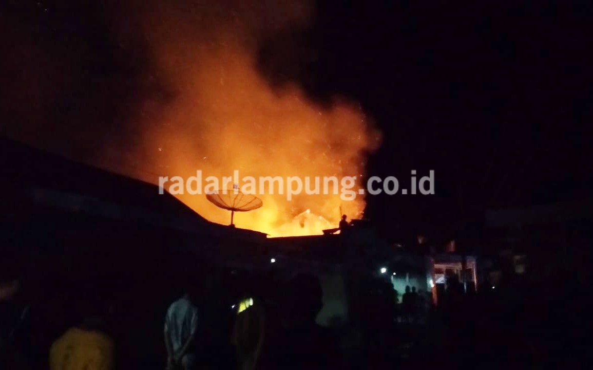 Rumah Makan di Pesisir Tengah Terbakar