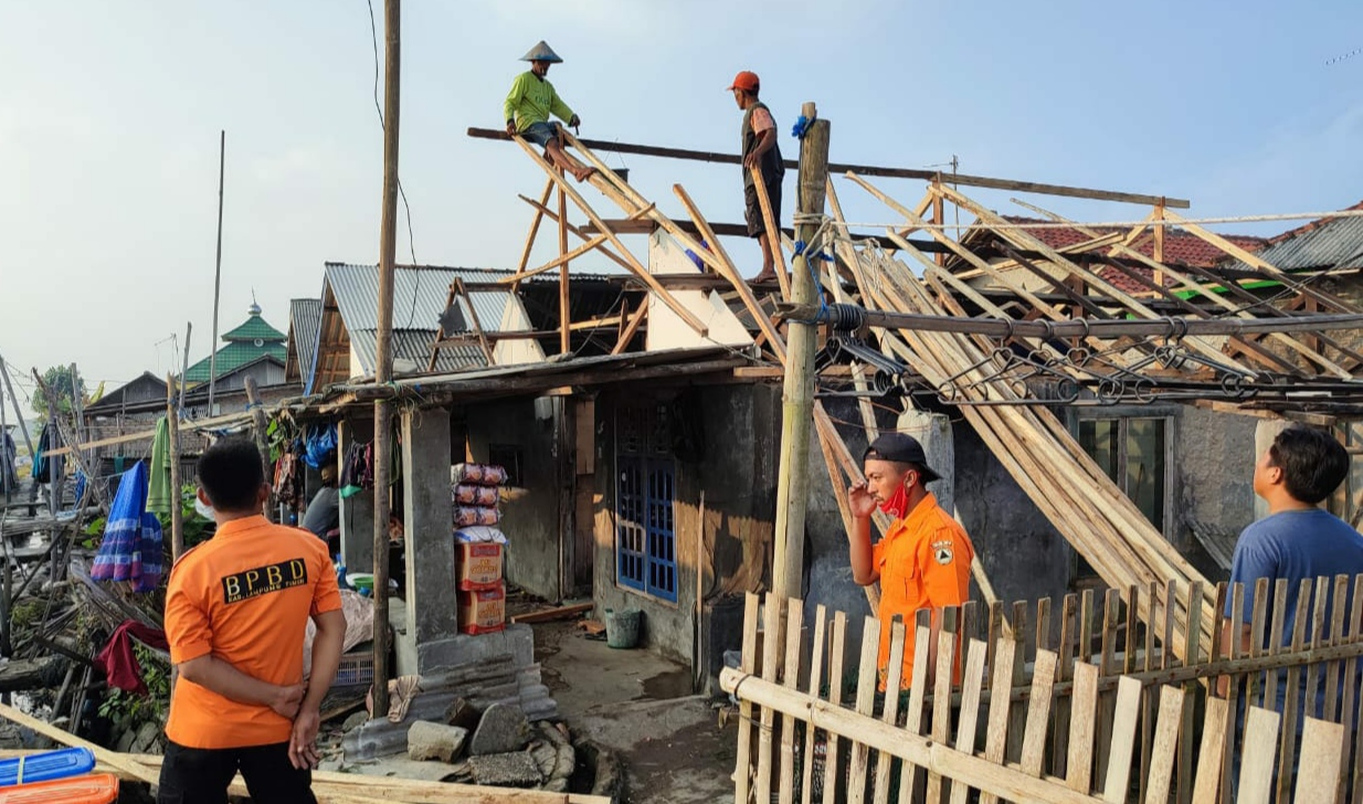 Puting Beliung di Lamtim, 10 Rumah dan Satu Masjid Rusak