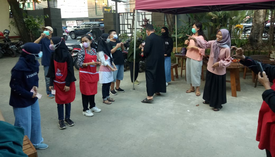 Lihat Difabel Berlatih Tari, Bang Aca Spontan Beri Donasi
