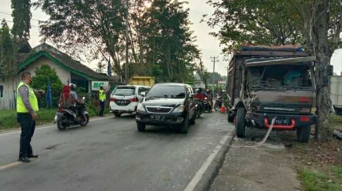 Tabrakan di Jalinbar, Dua Truk Rusak Parah