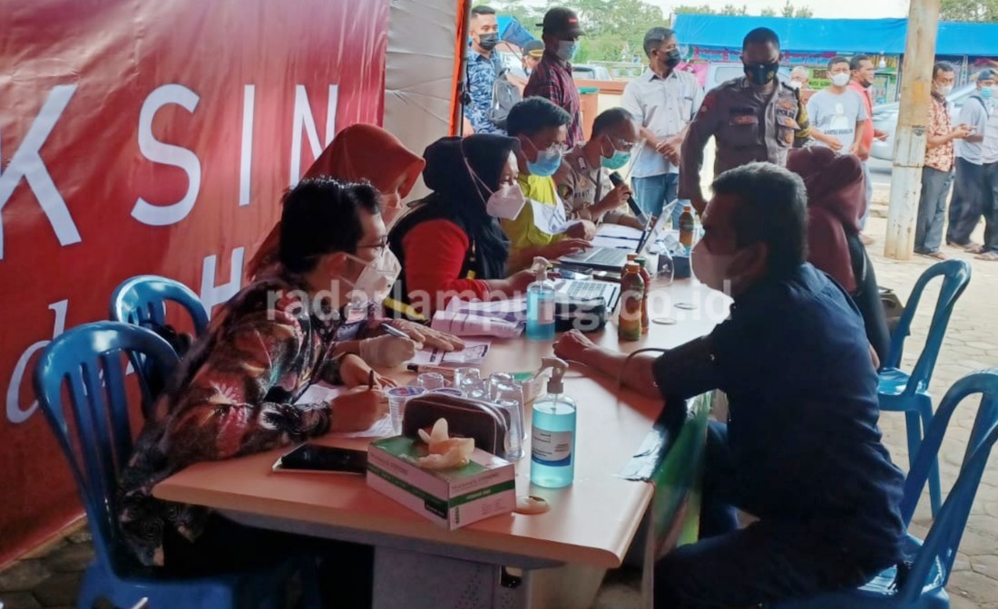 HUT Bhayangkara, Polres Lamtim Gelar Vaksinasi Massal