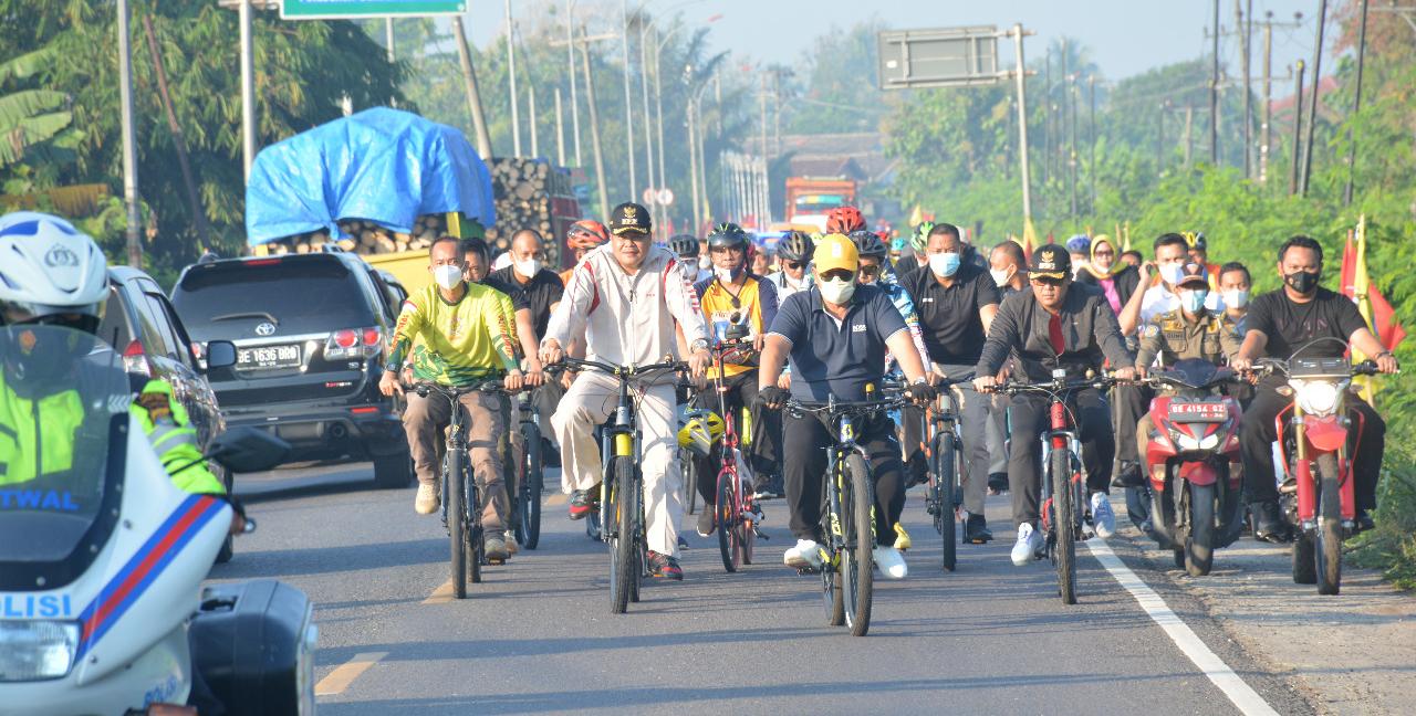 Gowes Bareng Bupati Musa Ahmad, Gubernur Pastikan Bangun Jalan di Lamteng 2022
