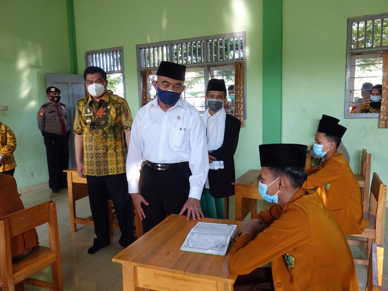 Kunjungi Lamteng, Menko PMK Tinjau KBM dan Dialog dengan KPM