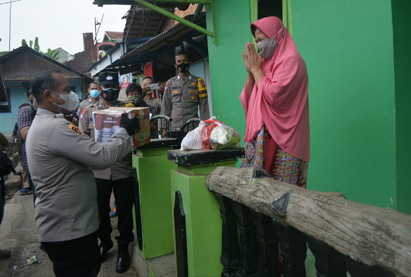 Polsek Telukbetung Selatan Bagikan Hewan Kurban