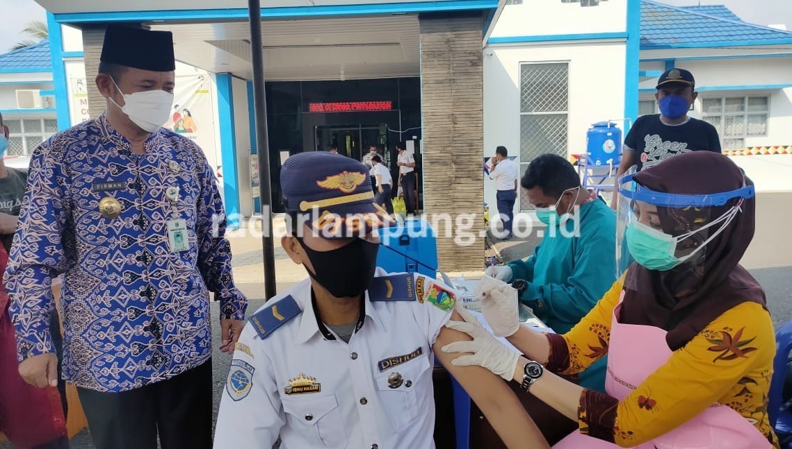 Ratusan Pegawai Dishub Tanggamus Mendapat Vaksin Dosis Pertama