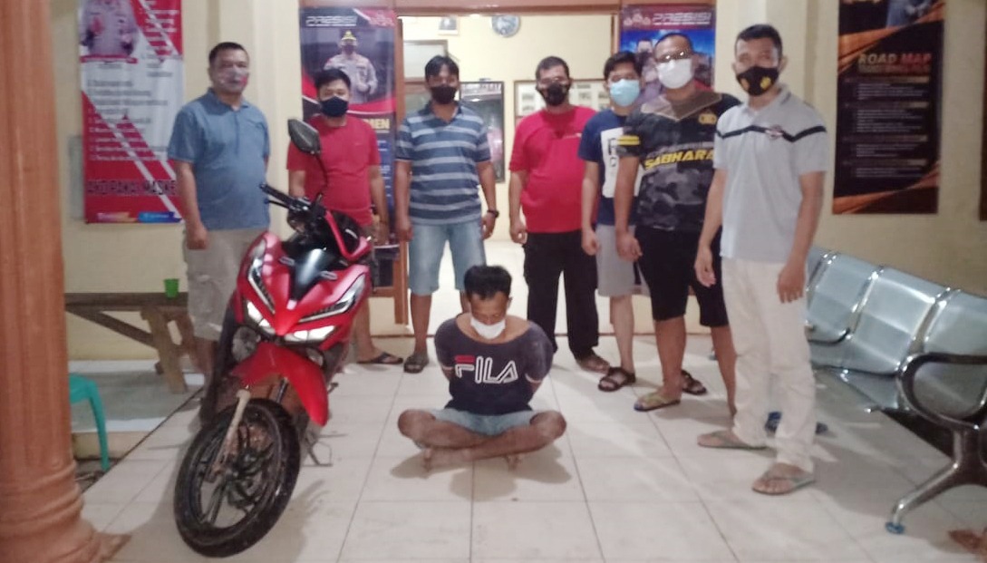 Bantu Teman Perbaiki Aquarium, Eh Motor Disikat Maling