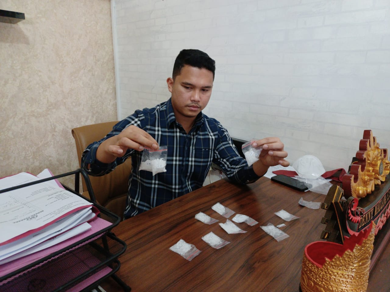 Polres Lamtim Amankan 3 Tersangka Narkoba Berikut BB Sabu Senilai Rp140 Juta
