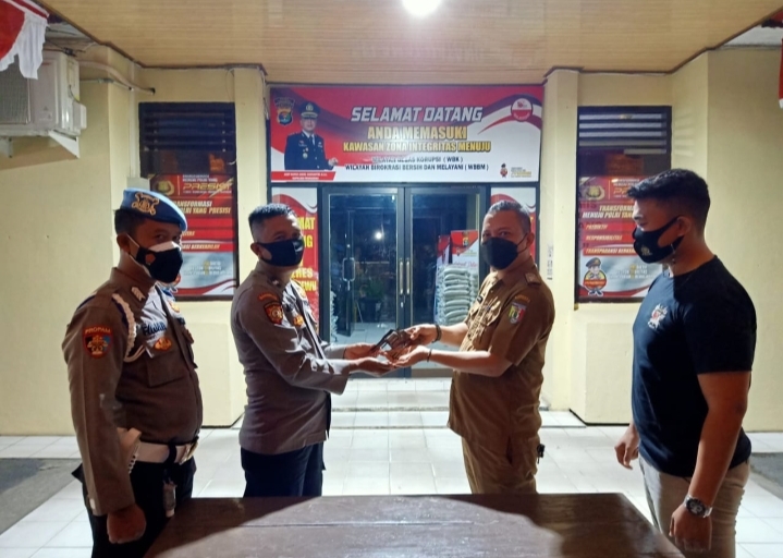 Warga Serahkan Senpi dan Amunisi ke Polres Pringsewu