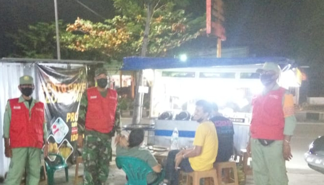Babinsa Kodim 0410/KBL Terus Ingatkan Warga untuk Patuh Prokes