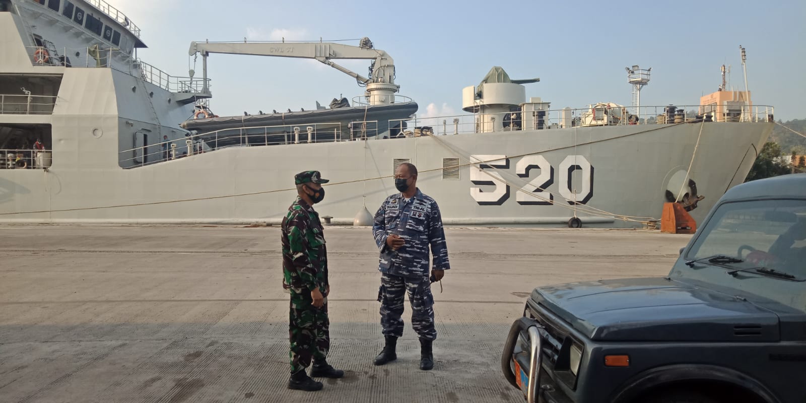 Babinsa Kodim 0410/KBL Monitoring Pelepasan Kapal KRI Bintuni