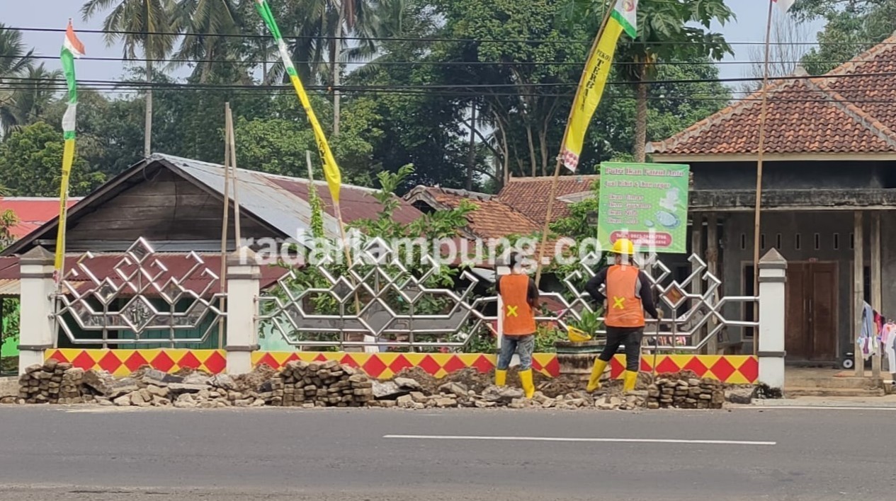 Trotoar Jalan Juanda Mulai Diperbaiki
