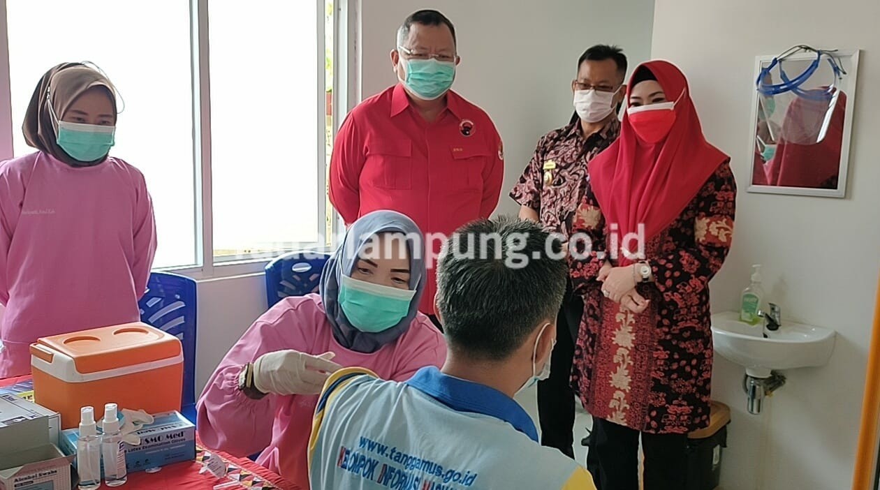 DPC PDIP Tanggamus Gelar Vaksinasi Massal Covid-19