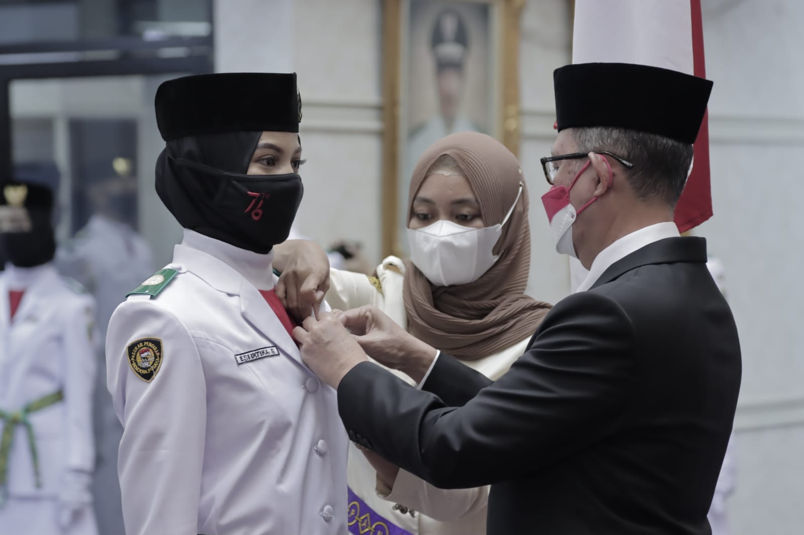 Sekprov Lampung Kukuhkan Pasukan Pengibar Bendera Pusaka Provinsi Lampung