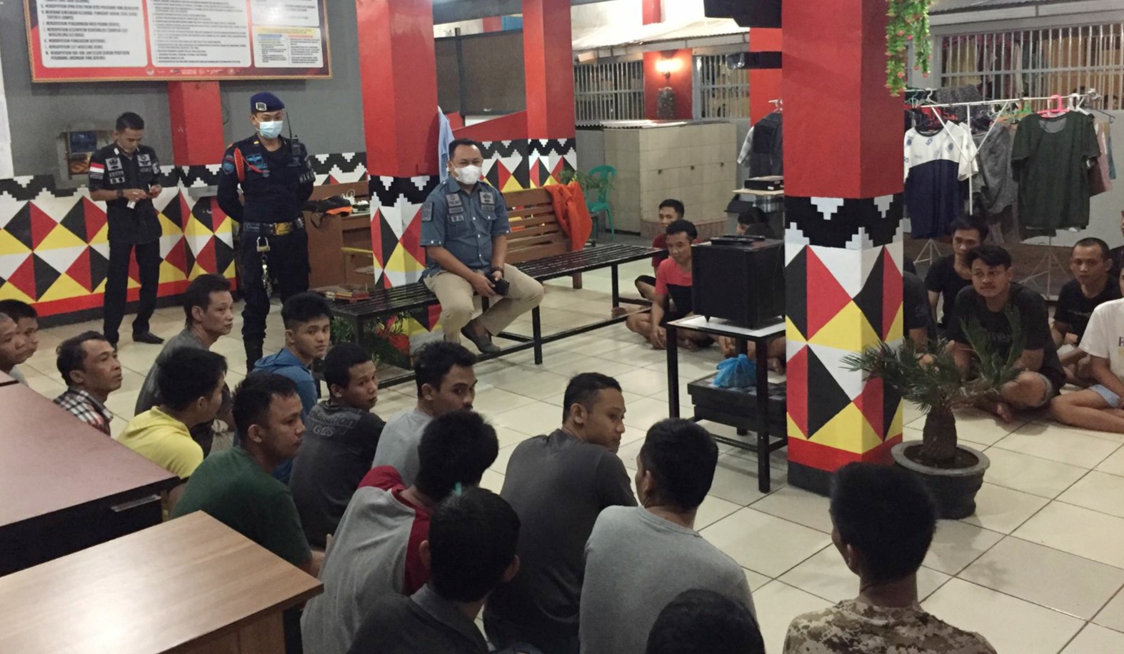 Karutan Kotaagung Pimpin Razia Insidentil Kamar Hunian WBP