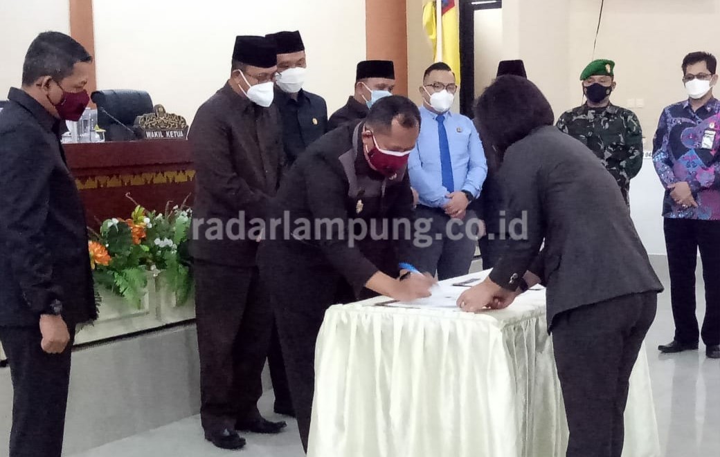 DPRD Gelar Paripurna Penandatanganan MoU KUPA PPAS-P 2021