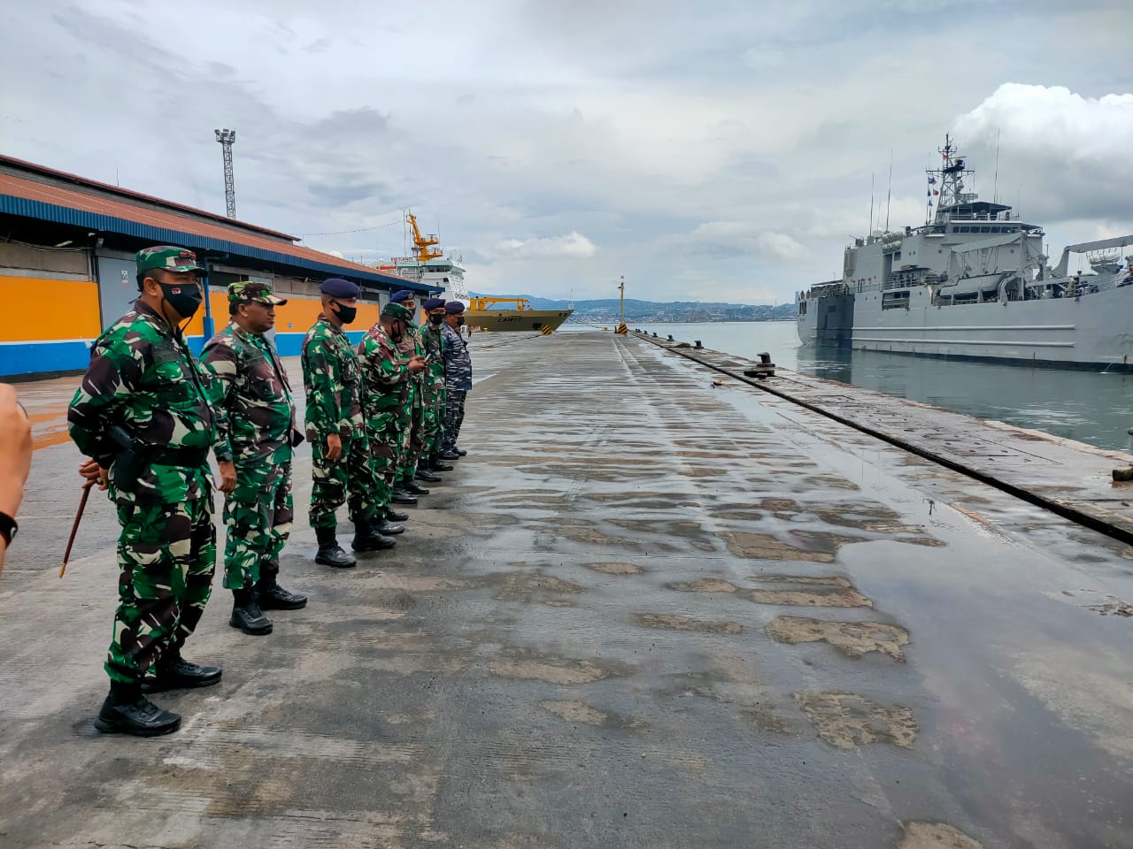Kepala Staf Kodim 0410/KBL Hadiri Pelepasan KRI Teluk Banten
