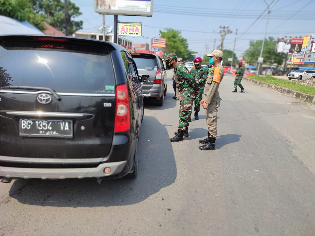 Babinsa Kodim 0410/KBL Laksanakan Operasi Penyekatan