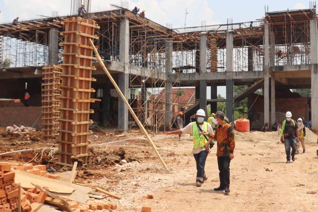 Tinjau Pembangunan Gedung Unila, Rektor : Ada Pelanggaran, Putus Kontrak !