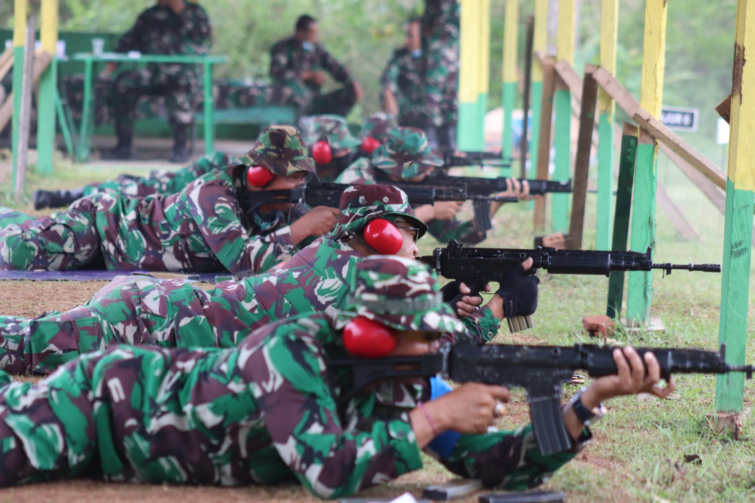 Personel Kodim 0410/KBL Terus Asah Kemampuan Menembak